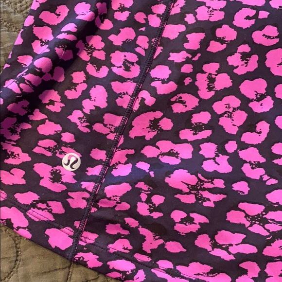 Lululemon top with sports bra - Picture 5 of 6